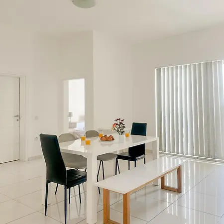 Homestay Lovely Ensuite In Swieqi Is-Swieqi