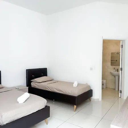 Homestay Lovely Ensuite In Swieqi